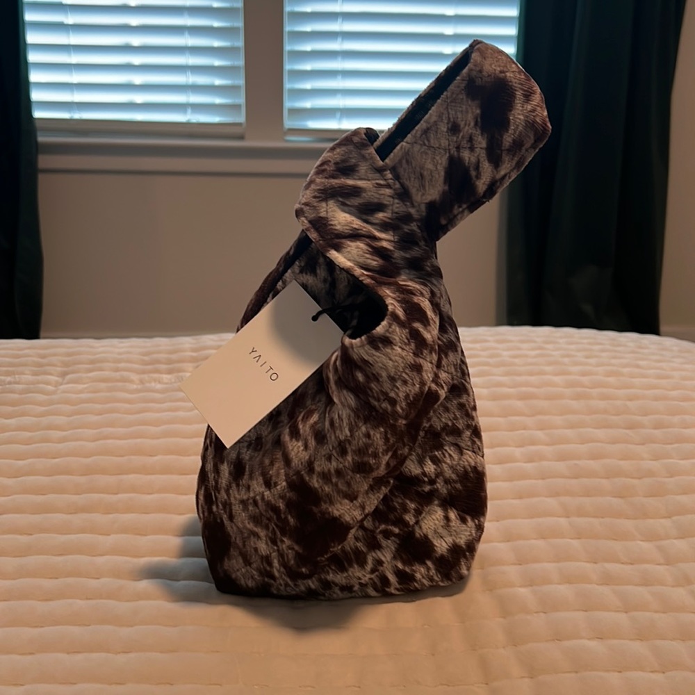 YAITO Quilted Knot Bag (Cowhide)